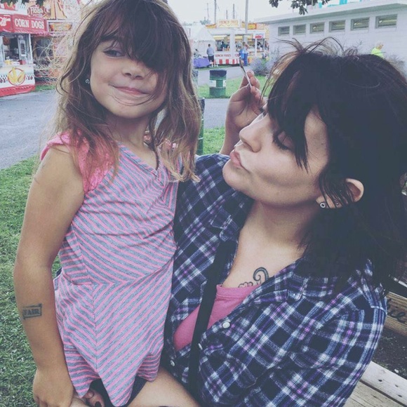 Meet your Posher, Sarah - Picture 3 of 3